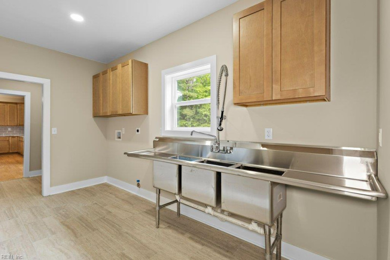 Photo 16 of 50 residential for sale in Chesapeake virginia