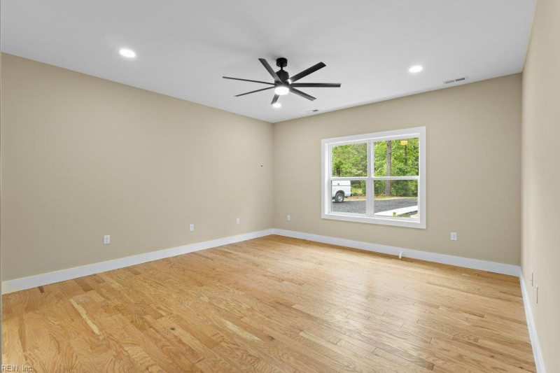 Photo 18 of 50 residential for sale in Chesapeake virginia