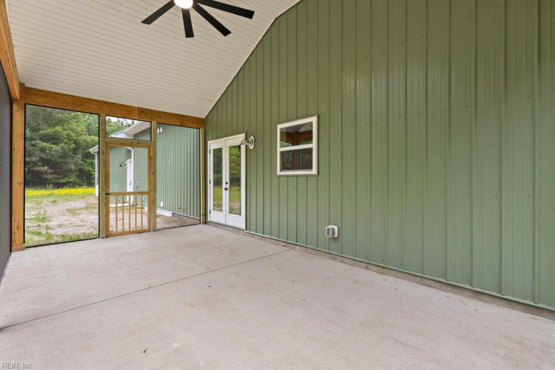 Photo 36 of 50 residential for sale in Chesapeake virginia