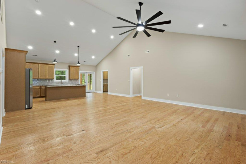Photo 4 of 50 residential for sale in Chesapeake virginia