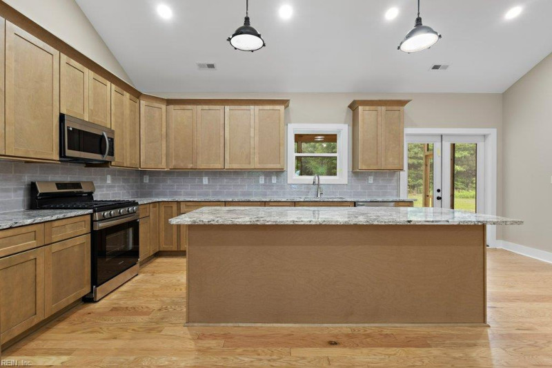 Photo 8 of 50 residential for sale in Chesapeake virginia