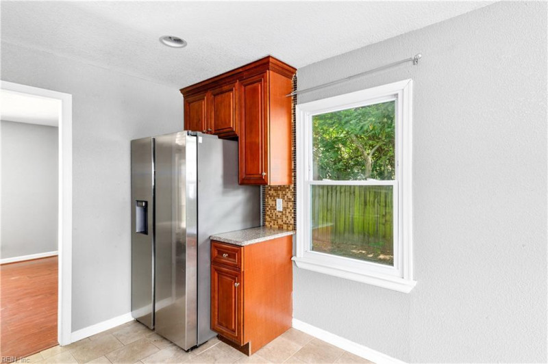 Photo 10 of 40 residential for sale in Chesapeake virginia