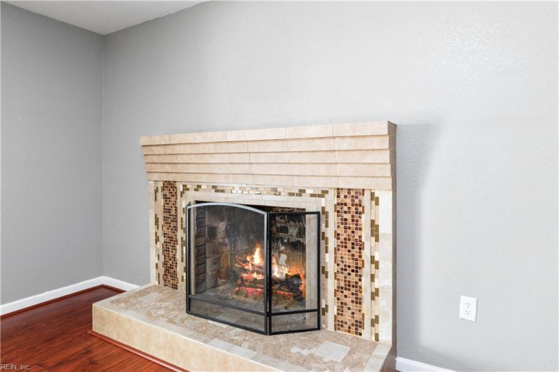 Photo 12 of 40 residential for sale in Chesapeake virginia