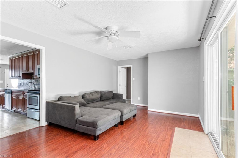 Photo 13 of 40 residential for sale in Chesapeake virginia