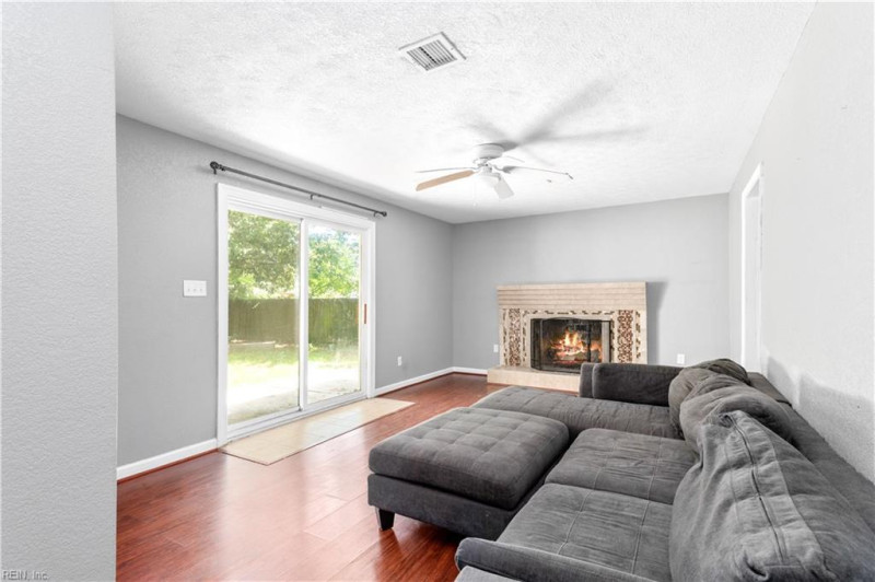 Photo 15 of 40 residential for sale in Chesapeake virginia