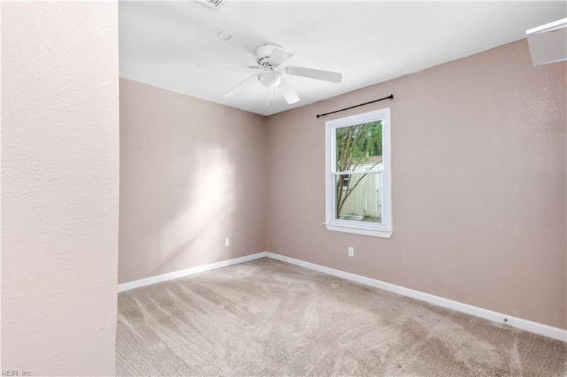Photo 16 of 40 residential for sale in Chesapeake virginia