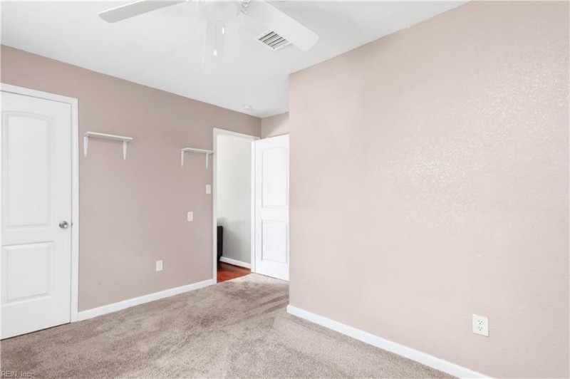 Photo 17 of 40 residential for sale in Chesapeake virginia