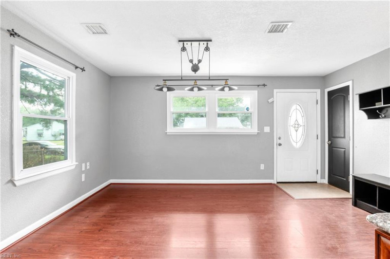 Photo 18 of 40 residential for sale in Chesapeake virginia