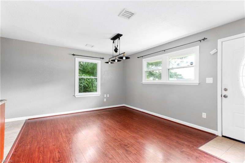 Photo 19 of 40 residential for sale in Chesapeake virginia