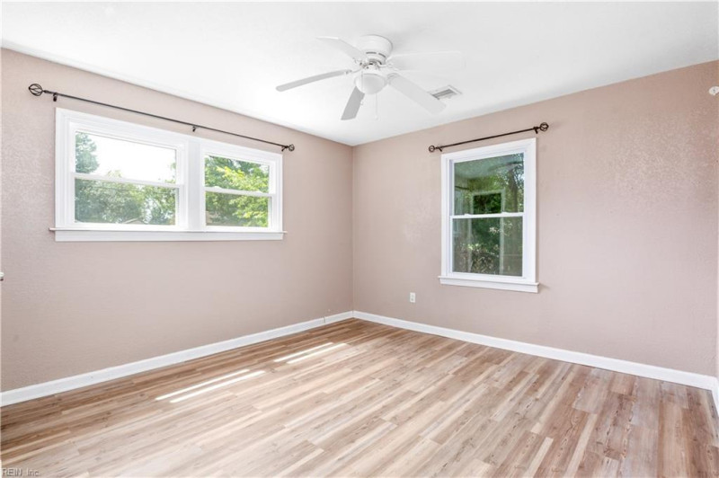 Photo 21 of 40 residential for sale in Chesapeake virginia