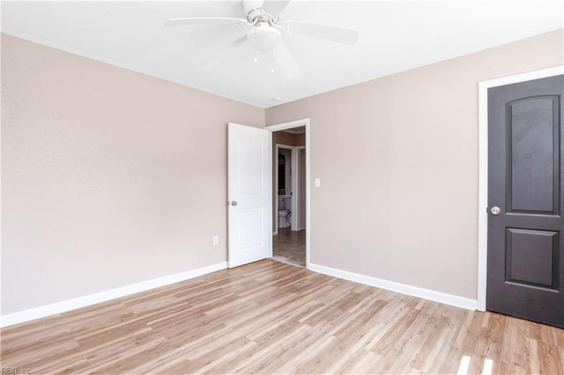 Photo 22 of 40 residential for sale in Chesapeake virginia