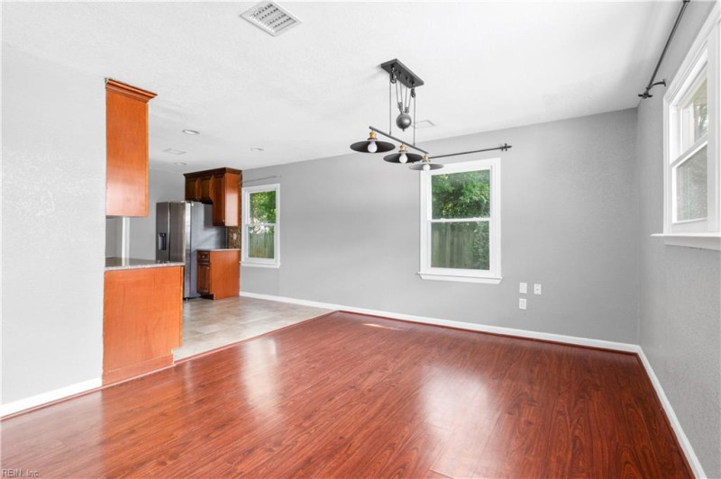 Photo 3 of 40 residential for sale in Chesapeake virginia
