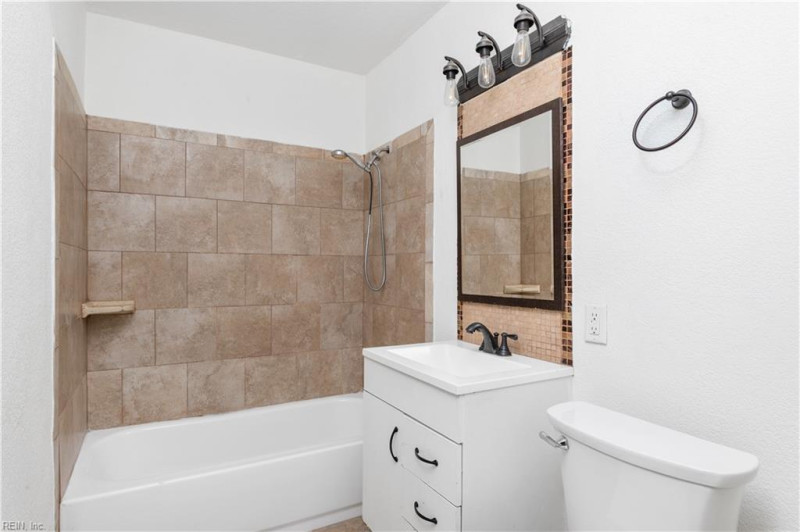 Photo 30 of 40 residential for sale in Chesapeake virginia
