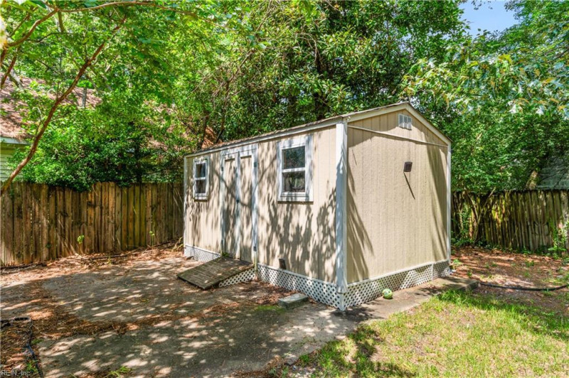 Photo 37 of 40 residential for sale in Chesapeake virginia