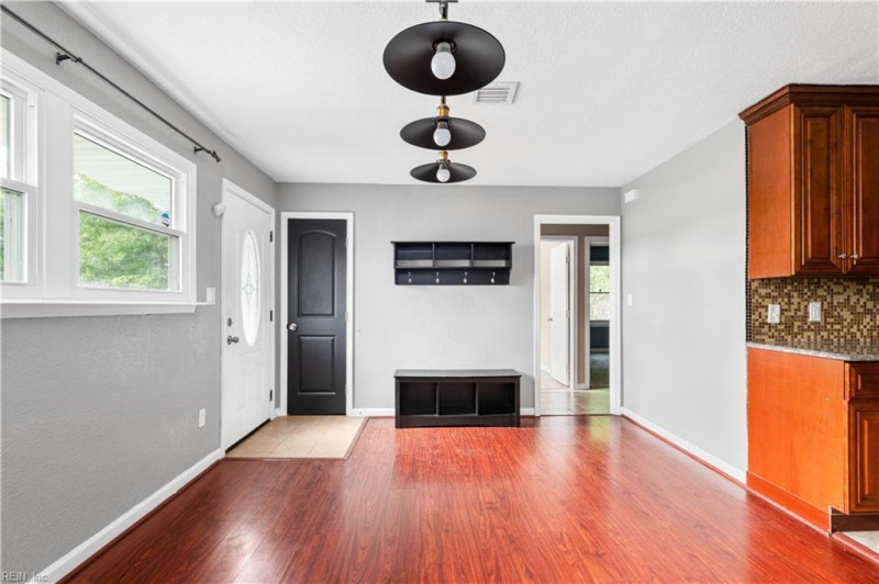 Photo 5 of 40 residential for sale in Chesapeake virginia