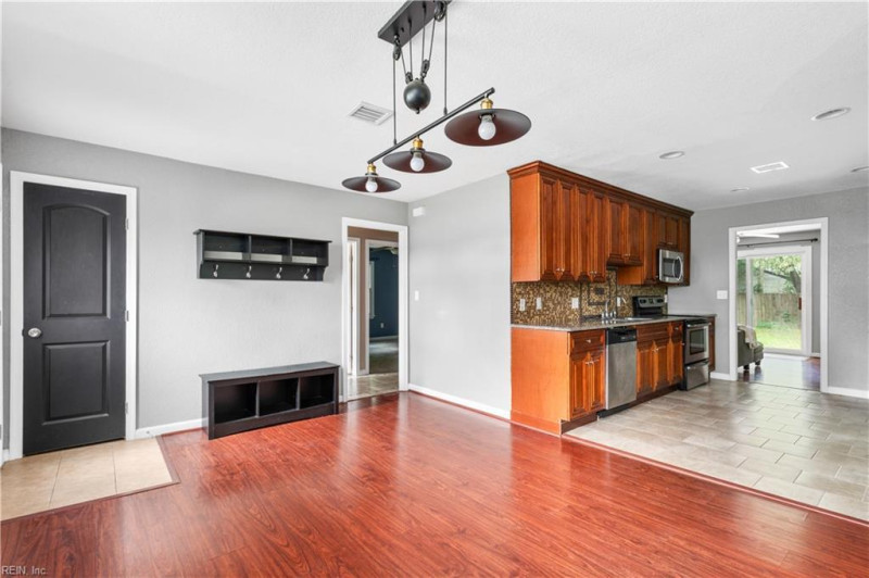 Photo 6 of 40 residential for sale in Chesapeake virginia