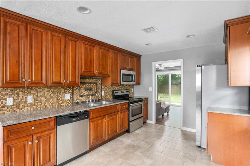 Photo 7 of 40 residential for sale in Chesapeake virginia