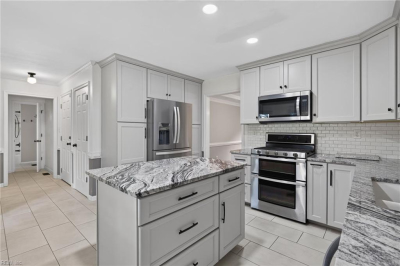 Photo 10 of 39 residential for sale in Chesapeake virginia