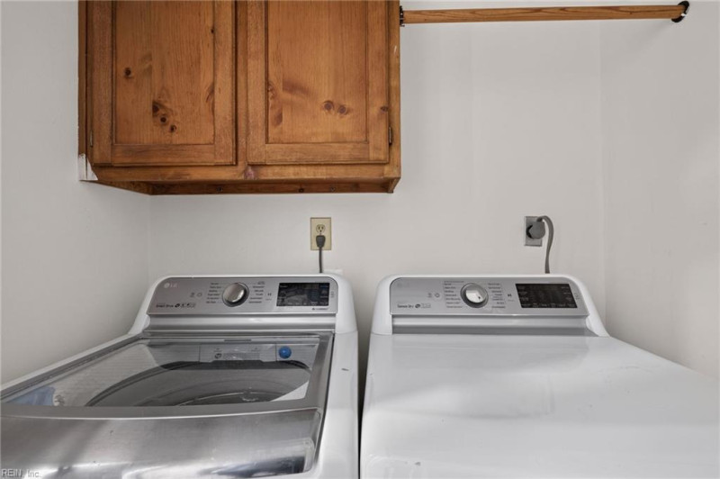 Photo 16 of 39 residential for sale in Chesapeake virginia
