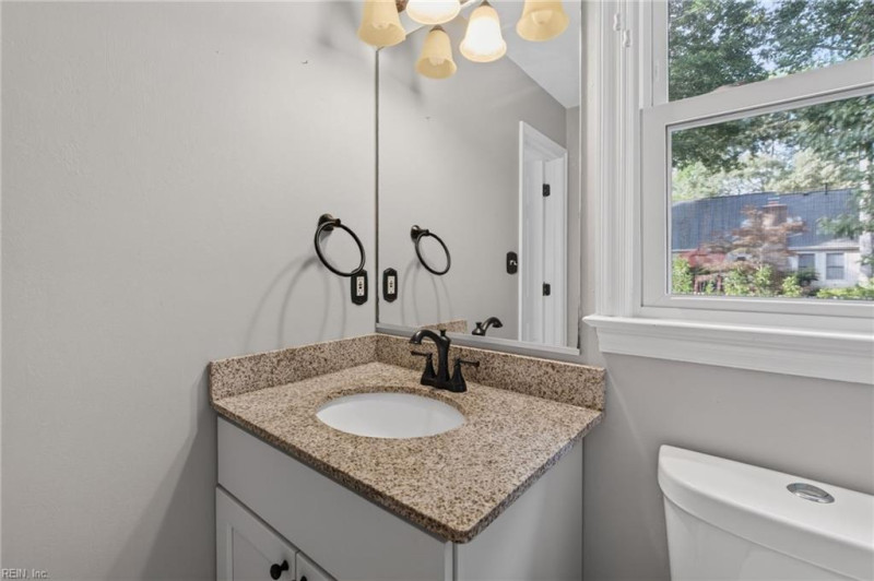 Photo 18 of 39 residential for sale in Chesapeake virginia