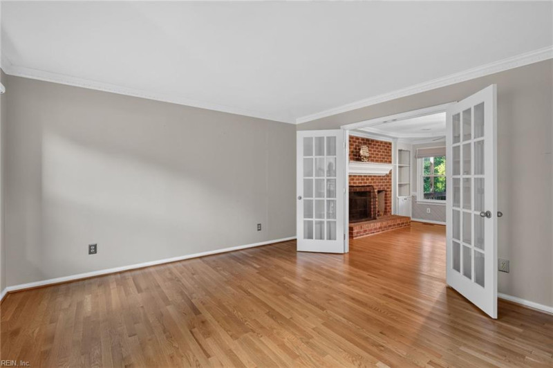 Photo 6 of 39 residential for sale in Chesapeake virginia
