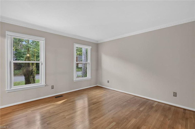 Photo 7 of 39 residential for sale in Chesapeake virginia