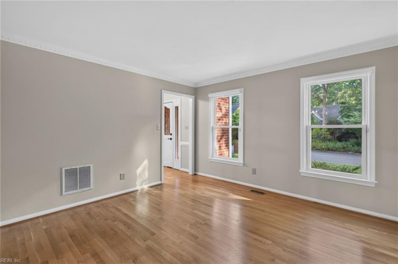 Photo 8 of 39 residential for sale in Chesapeake virginia