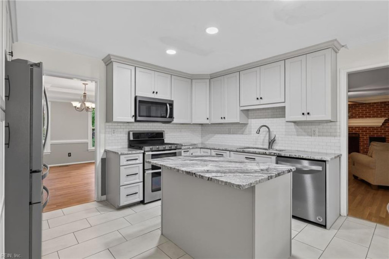 Photo 9 of 39 residential for sale in Chesapeake virginia