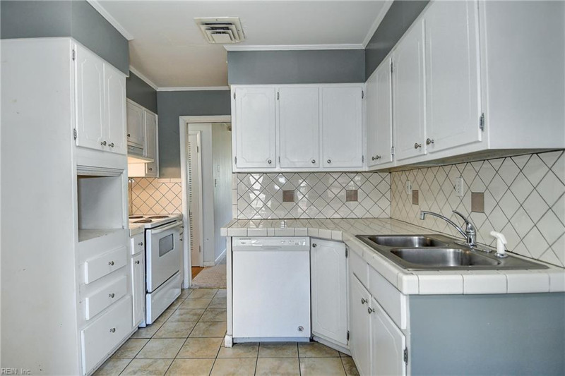 Photo 18 of 39 residential for sale in Chesapeake virginia Photo 18 of 39 residential for sale in Chesapeake virginia