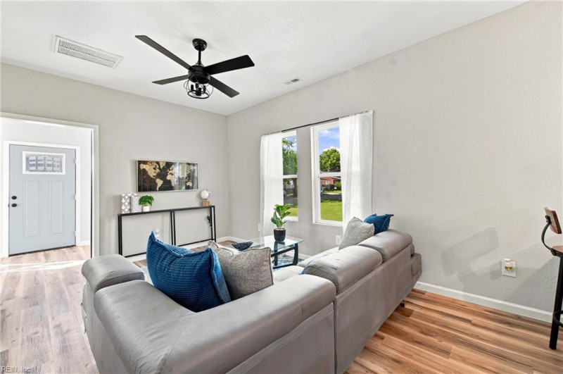 Photo 7 of 27 residential for sale in Newport News virginia