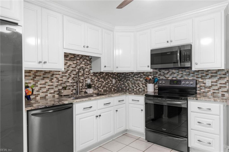 Photo 10 of 22 residential for sale in Chesapeake virginia