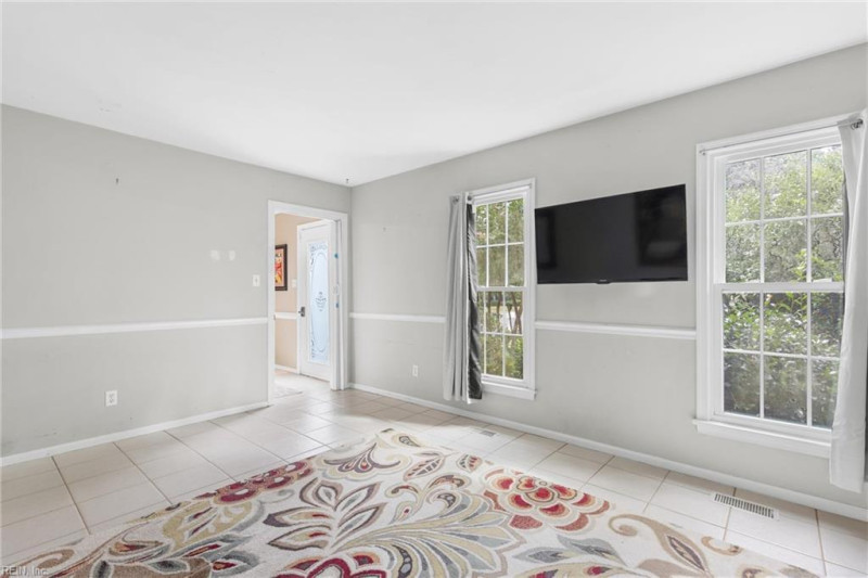 Photo 6 of 22 residential for sale in Chesapeake virginia