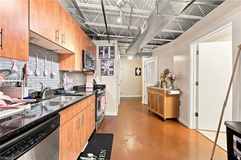 Photo 6 of 33 residential for sale in Norfolk virginia