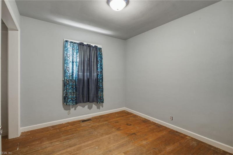 Photo 12 of 26 residential for sale in Chesapeake virginia