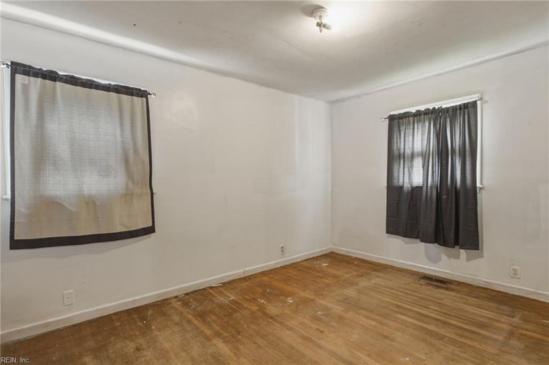Photo 14 of 26 residential for sale in Chesapeake virginia