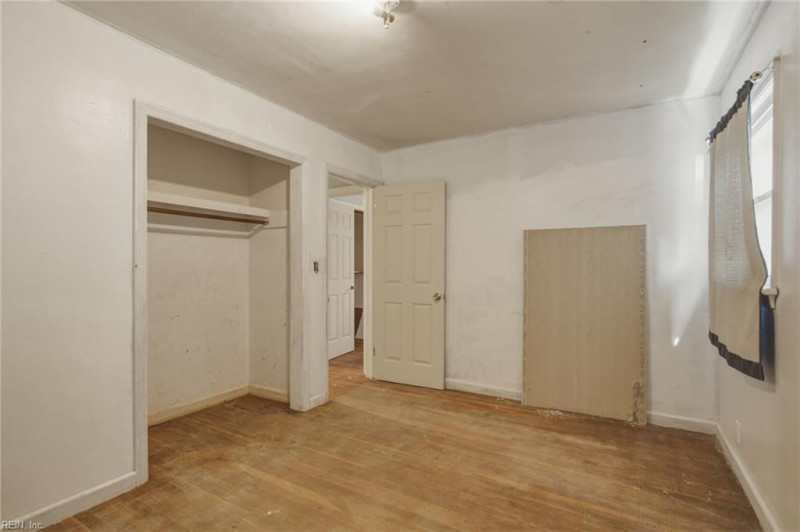 Photo 15 of 26 residential for sale in Chesapeake virginia