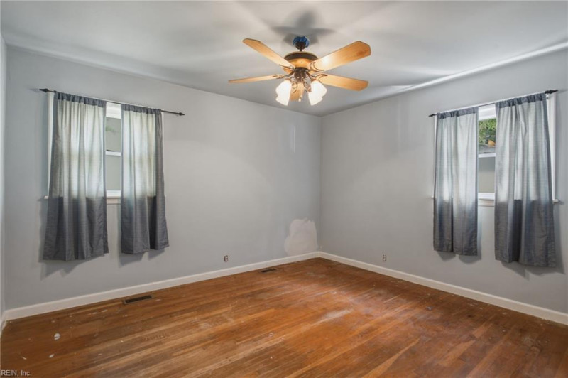Photo 16 of 26 residential for sale in Chesapeake virginia