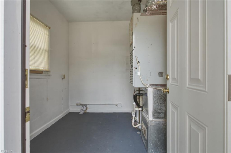 Photo 19 of 26 residential for sale in Chesapeake virginia