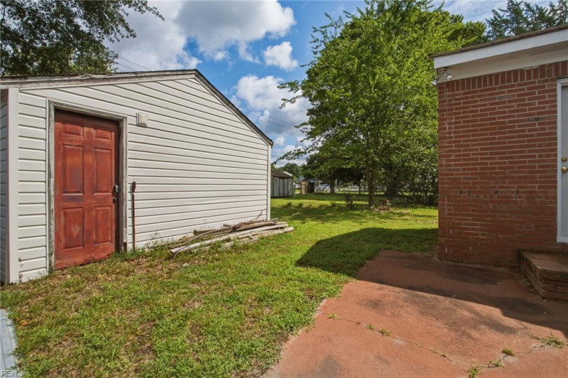 Photo 20 of 26 residential for sale in Chesapeake virginia