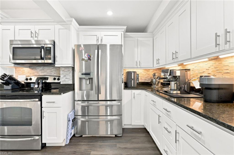 Photo 11 of 48 residential for sale in Chesapeake virginia