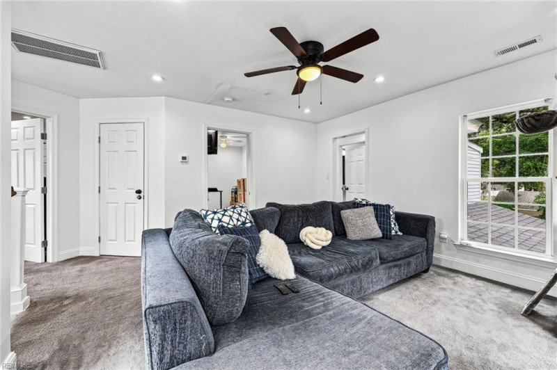 Photo 14 of 48 residential for sale in Chesapeake virginia