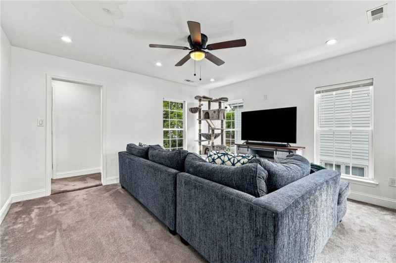 Photo 15 of 48 residential for sale in Chesapeake virginia