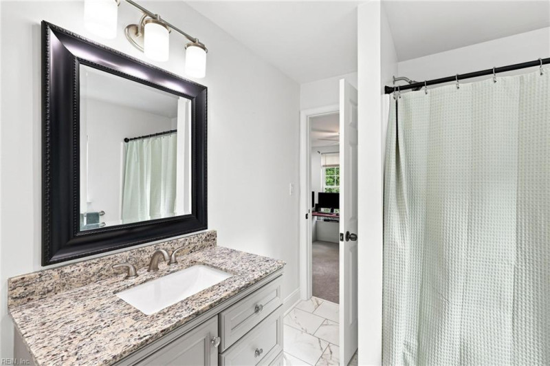 Photo 18 of 48 residential for sale in Chesapeake virginia