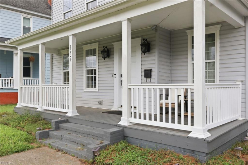 Photo 2 of 48 residential for sale in Chesapeake virginia