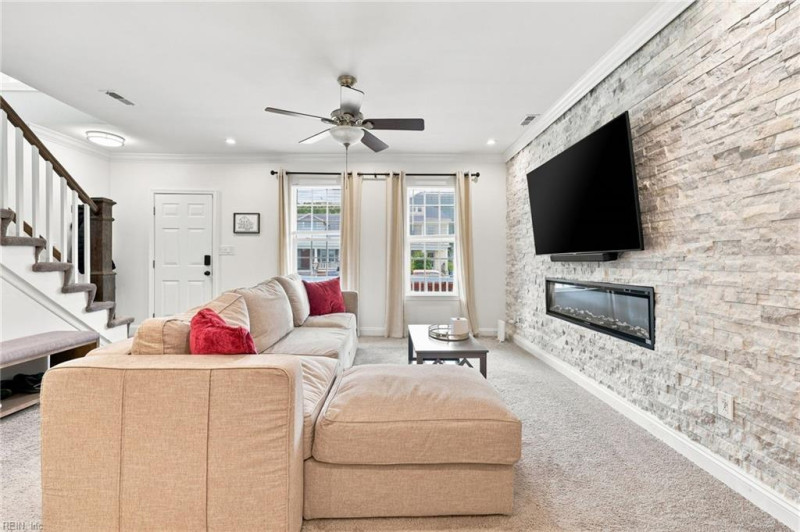 Photo 4 of 48 residential for sale in Chesapeake virginia
