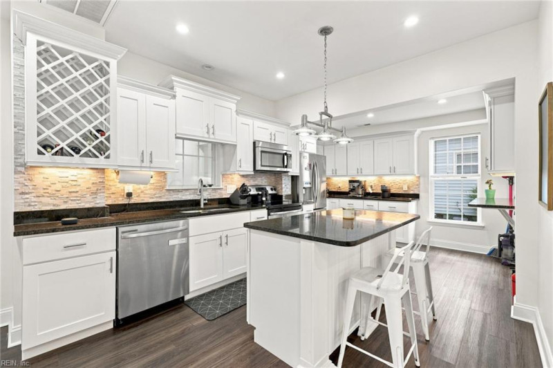 Photo 8 of 48 residential for sale in Chesapeake virginia