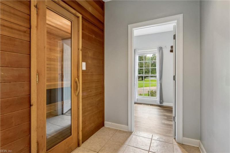 Photo 14 of 50 residential for sale in York County virginia