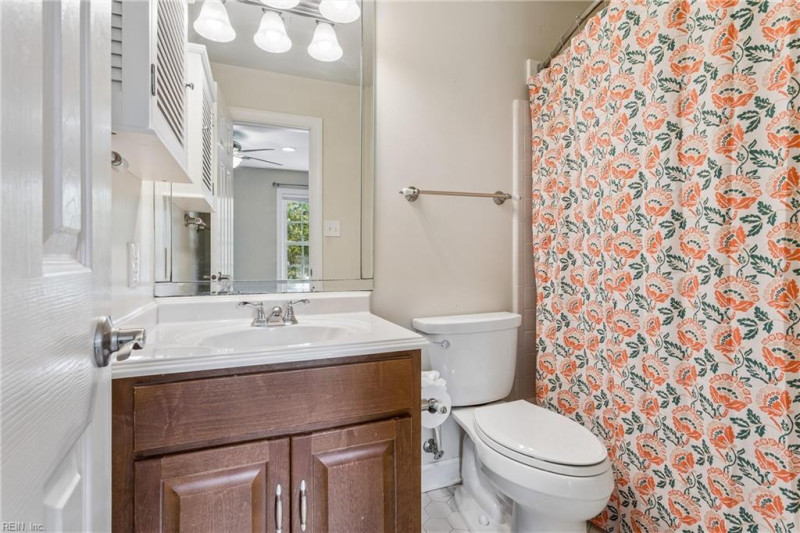 Photo 25 of 50 residential for sale in York County virginia
