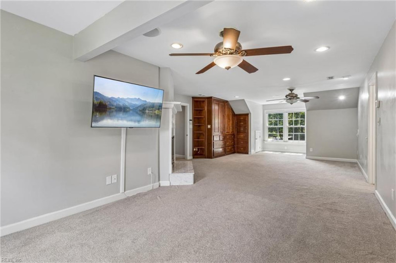 Photo 34 of 50 residential for sale in York County virginia