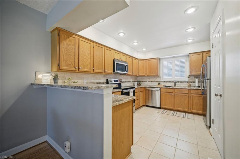 Photo 10 of 31 residential for sale in Virginia Beach virginia